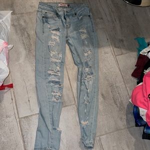 Lightwash denim ripped jeans